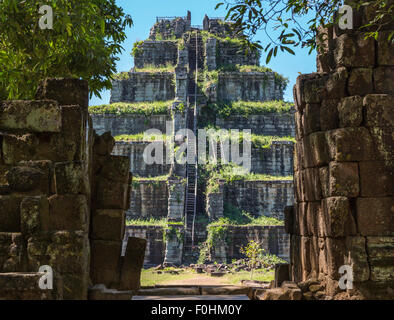 Sieben Ebenen Ruine der 10. Jahrhundert Khmer Prang Pyramide in Koh Ker, Kambodscha, die 2,5 Stunden nördlich von Siem Reap & Angkor. Stockfoto