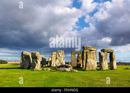 Stonehenge in der späten Nachmittagssonne, in der Nähe von Amesbury, Wiltshire, England, UK Stockfoto