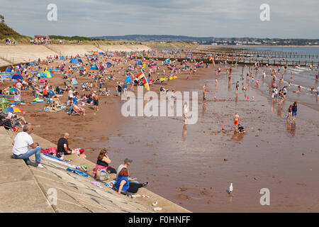 Urlaub am Meer - überfüllten Strand in Dawlish Warren, Devon. Stockfoto