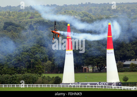 Nicolas Ivanoff abgebildet in Ascot, Berkshire, UK. 16. August 2015.   Jetzt in seinem zehnten Jahr sind die internationale Serie von Rennen weltweit als die schnellsten und aufregendsten Motorsportserien der Welt bekannt geworden.  Die Rennen werden die Piloten navigieren luftgefüllten Pylonen auf eine Antenne Rennstrecke mit der schnellsten Zeit und geringste Zahl der Sanktionen wird der Gewinner sehen. Bildnachweis: Oliver Dixon/Alamy Live-Nachrichten Stockfoto