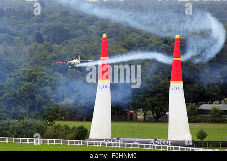 Paul Bohnomme abgebildet in Ascot, Berkshire, UK. 16. August 2015.   Jetzt in seinem zehnten Jahr sind die internationale Serie von Rennen weltweit als die schnellsten und aufregendsten Motorsportserien der Welt bekannt geworden.  Die Rennen werden die Piloten navigieren luftgefüllten Pylonen auf eine Antenne Rennstrecke mit der schnellsten Zeit und geringste Zahl der Sanktionen wird der Gewinner sehen. Bildnachweis: Oliver Dixon/Alamy Live-Nachrichten Stockfoto