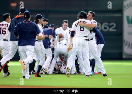 Houston, TX, USA. 16. August 2015. Die Houston Astros feiern ihre 6-5-Walkoff-Sieg über die Detroit Tigers von Minute Maid Park in Houston, Texas. Bildnachweis: Csm/Alamy Live-Nachrichten Stockfoto