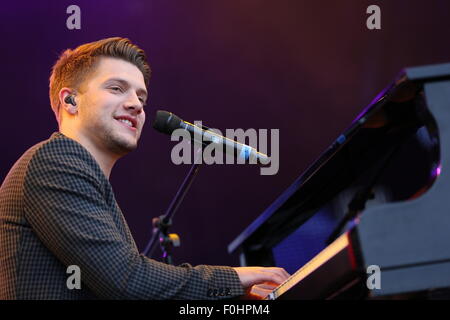 Betley, Cheshire, UK. 16. August 2015. AJ Brown tritt bei Betley Konzerten im Betley Court Farm. Bildnachweis: Simon Newbury/Alamy Live-Nachrichten Stockfoto