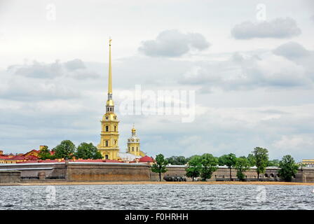 Der Heiligen Peter und Paul Kathedrale russisch-orthodoxen Kathedrale in der Peter und Paul Fortress in St. Petersburg, Russland. Stockfoto