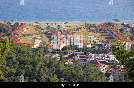 Luftaufnahme des Hotels in Kemer Stadt - bekannten mediterranen Urlaubsort. Die Provinz Antalya, Türkei Stockfoto