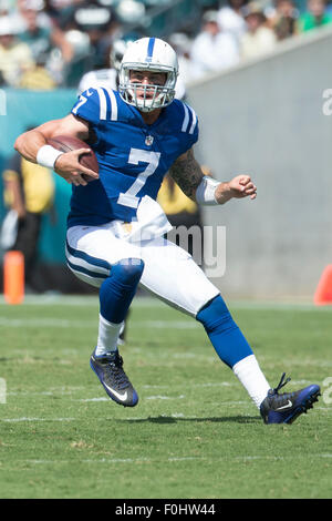 Philadelphia, Pennsylvania, USA. 16. August 2015. Indianapolis Colts quarterback Bryan Bennett (7) klettert mit dem Ball in der NFL-Spiel zwischen den Indianapolis Colts und den Philadelphia Eagles am Lincoln Financial Field in Philadelphia, Pennsylvania. Die Philadelphia Eagles gewann 36-10. Bildnachweis: Cal Sport Media/Alamy Live-Nachrichten Stockfoto