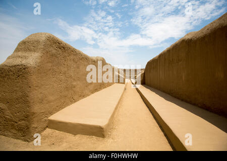 Überreste der archäologische Stadt Chan Chan in Trujillo. Peru. Die Stadt war früher die Hauptstadt des Königreiches Chimu. Stockfoto