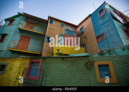 Detail der bunten Caminito-Architektur im Stadtteil La Boca von Buenos Aires in der Nacht, Argentinien Stockfoto