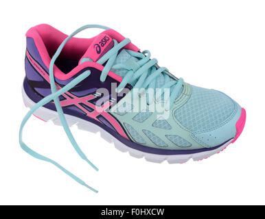 Türkis Blau und rosa Asics Zaraca 3 Laufschuh isoliert auf weißem Hintergrund ausschneiden Stockfoto