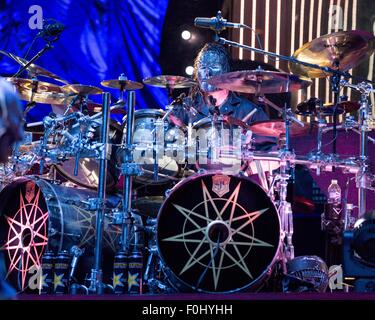 Tinley Park, Illinois, USA. 15. August 2015. Schlagzeuger JAY WEINBERG von Slipknot führt live auf der "Sommer Last Stand" Tour im Hollywood Casino Amphitheater in Tinley Park, Illinois Credit: Daniel DeSlover/ZUMA Draht/Alamy Live News Stockfoto