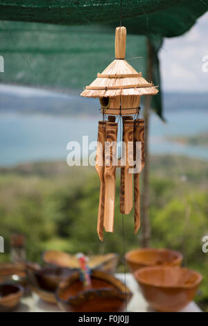 Neues Holz Glocke Blasinstrument auf einem Markt in Costa Rica Stockfoto