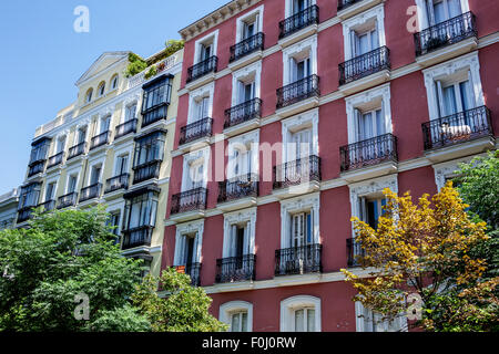 Madrid Spanien,Hispanic Salamanca,Recoletos,Calle Pedro Munoz Seca,Gebäude,Wohnung,Wohnungen,Wohnung,Wohnungen,Balkon,Schmiedeeisen,Spanien150628009 Stockfoto