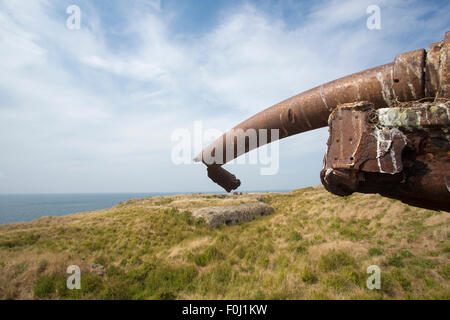 Reste von einem deutschen Bunker des zweiten Weltkriegs auf Cezembre Island, Bretagne, Frankreich Stockfoto