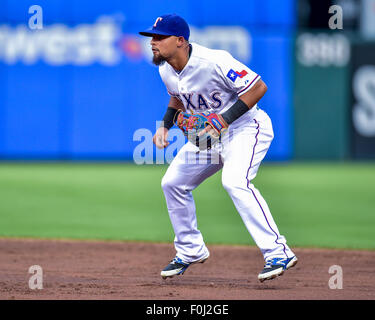 Arlington, Texas, USA. 15. August 2015. Texas Rangers zweiter Basisspieler Rougned Geruch (12) bei einem MLB-Spiel zwischen den Tampa Bay Rays und die Texas Rangers im Globe Life Park in Arlington, TX. Rangers gewinnen 12-4. Bildnachweis: Cal Sport Media/Alamy Live-Nachrichten Stockfoto