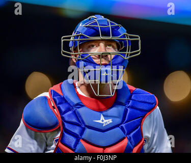 Arlington, Texas, USA. 15. August 2015. Texas Rangers Catcher Chris Gimenez (38) bei einem MLB-Spiel zwischen den Tampa Bay Rays und die Texas Rangers im Globe Life Park in Arlington, TX. Rangers gewinnen 12-4. Bildnachweis: Cal Sport Media/Alamy Live-Nachrichten Stockfoto