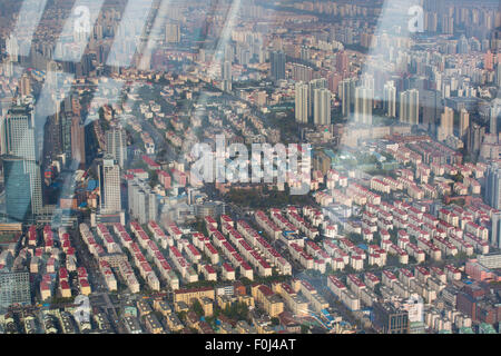 Luftaufnahme von Shanghai mit Blick auf das Wohngebiet im Laufe des Tages mit einem Tilt-Shift-Effekt. Blick von den finanziellen Cent Stockfoto