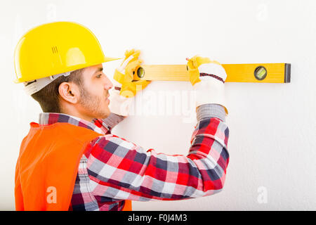 Arbeiter ein Luft-Tonwert, eine gerade Linie zeichnen Stockfoto