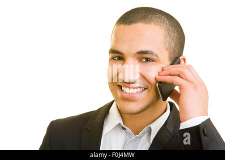 Junge Manager Lächeln während des Gesprächs auf seinem Handy Stockfoto