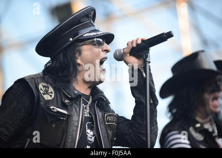 Irvine, CA, USA. 16. August 2015. Musiker - TAIME DOWNE Lead-Sänger für Faster Pussycat, auf der Bühne Cathouse Leben 2015 Irvine Meadows, Irvine, CA, USA, August 15, 2015.Credit Bild Cr Scott Mitchell/ZUMA Press © Scott Mitchell/ZUMA Draht/Alamy Live News Stockfoto