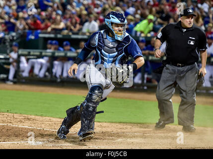 Arlington, Texas, USA. 15. August 2015. Tampa Bay Rays Catcher Rene Rivera (44) bei einem MLB-Spiel zwischen den Tampa Bay Rays und die Texas Rangers im Globe Life Park in Arlington, TX. Rangers gewinnen 12-4. Bildnachweis: Cal Sport Media/Alamy Live-Nachrichten Stockfoto