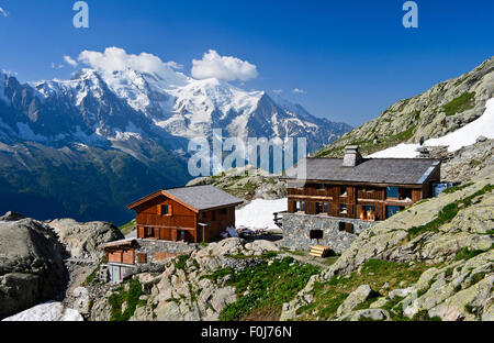 Berghütte Refuge du Lac Blanc, Blick Richtung Mont Blanc-Massivs, Chamonix, Savoyer Alpen, Haute-Savoie, Frankreich Stockfoto