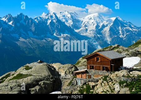 Berghütte Refuge du Lac Blanc, Blick Richtung Mont Blanc-Massivs, Chamonix, Savoyer Alpen, Haute-Savoie, Frankreich Stockfoto