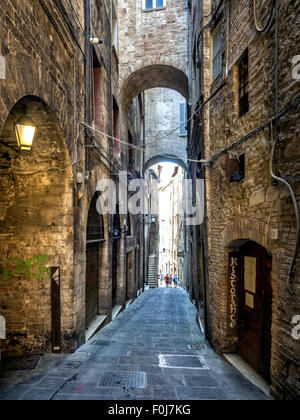 Gasse mit Bögen in Perugia, Umbrien, Italien Stockfoto