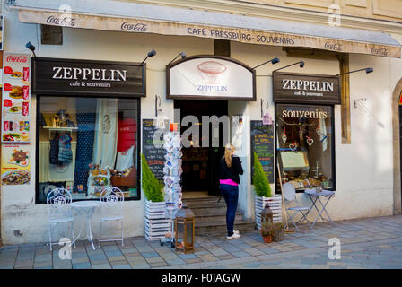 Kombinierte Café und Souvenir-Shop, Altstadt, Bratislava, Slowakei, Europa Stockfoto