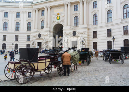 Fiaker, Pferde Kutschen, Michaelerplatz, Altstadt, Altstadt, Wien, Österreich Stockfoto