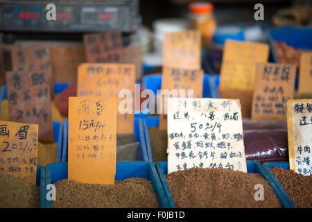 Verschiedene Bohnen auf einem lokalen Markt in Shanghai, China 2013 Stockfoto