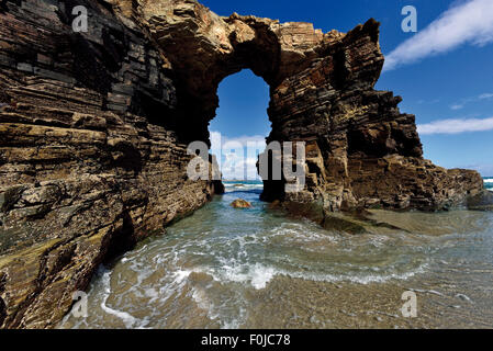 Spanien, Galicien: Malerische Aussicht auf Felsen Arcade ansehnliche Beach Stockfoto