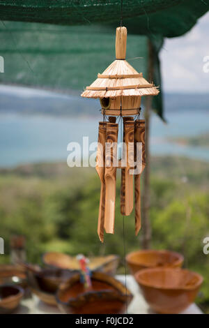 Neues Holz Glocke Blasinstrument auf einem Markt in Costa Rica Stockfoto