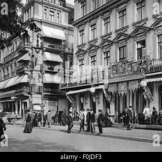 Geographie / Reisen, Deutschland, Berlin, Gastronomie, Cafe Kranzler und Cafe Bauer, unter den Linden, Ecke Friedrichstraße, Außenansicht, 1900, Zusatzrechte-Clearences-nicht vorhanden Stockfoto