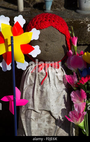 Jizo Statuen in Zojo-Ji Tempel Tokio Japan Stockfoto