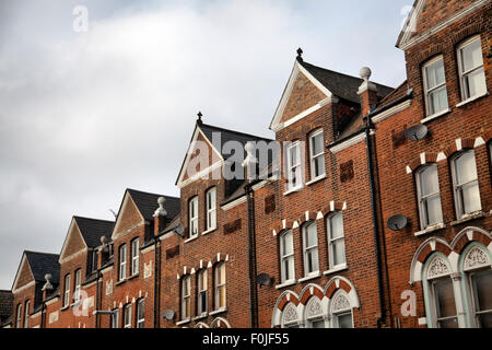 Reihe von Backstein Reihenhaus Häuser - Wandsworth - London UK Stockfoto