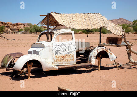 Oldtimer-Wracks in Solitaire Stadt, Sossusvlei im Namib-Wüste, Namibia, Afrika Stockfoto