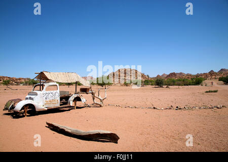 Oldtimer-Wracks in Solitaire Stadt, Sossusvlei im Namib-Wüste, Namibia, Afrika Stockfoto