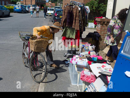 Verkauf-Home Flohmarkt, Earsham in Norfolk, sondern in der Bugay Suffolk-PLZ-Bereich. August 2015 Spendenaktion für lokale Hilfsorganisation bei Stockfoto