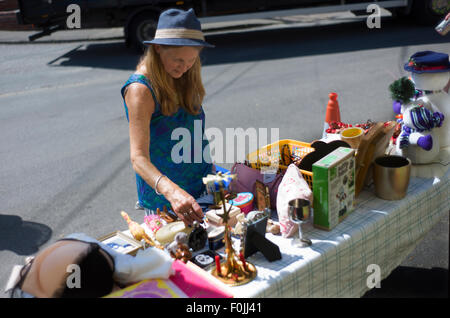 Verkauf-Home Flohmarkt, Earsham in Norfolk, sondern in der Bugay Suffolk-PLZ-Bereich. August 2015 Spendenaktion für lokale Hilfsorganisation bei Stockfoto