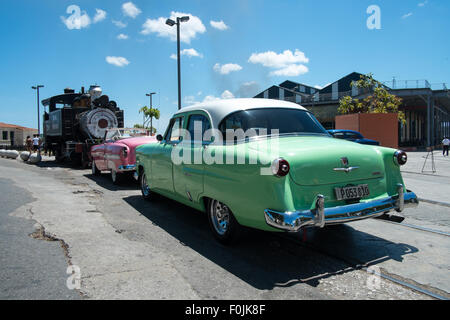 1950er Jahre Oldtimer sind ein wesentliches Merkmal auf Kubas Straßen Stockfoto