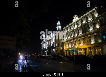 Havanna, Kuba Hotel Inglaterra und Gran Teatro de Habana in der Nacht. Stockfoto