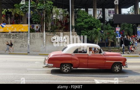 1950er Jahre Oldtimer sind ein wesentliches Merkmal auf Kubas Straßen Stockfoto