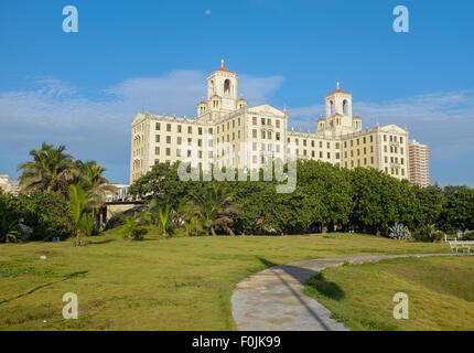 Das Hotel Nacional de Cuba überblickt den berühmten Malecon Highway in der Stadtteil Vedado Havanna Stockfoto