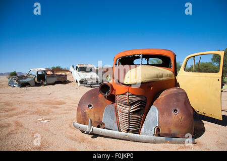 Oldtimer-Wracks in Solitaire Stadt, Sossusvlei im Namib-Wüste, Namibia, Afrika Stockfoto