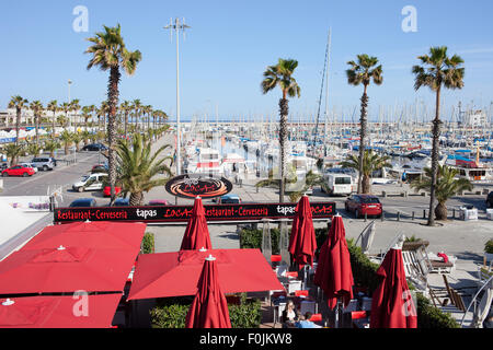 Barcelona, Katalonien, Spanien, Blick über Tapas Locas Restaurant und Port Olimpic marina Stockfoto