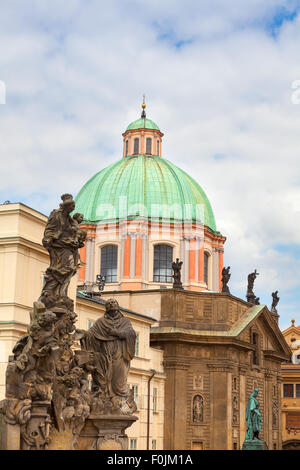 Kirche St. Francis Seraphicus gehörenden Orden der Ritter vom Kreuz mit einem roten Stern Stockfoto