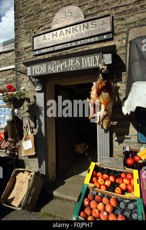 "Hankins Gemüsehändler und Fruiterer" in Hayfield, Derbyshire - verwendet als Drehort von der BBC für das Dorf. Stockfoto