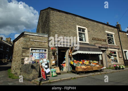 "Hankins Gemüsehändler und Fruiterer" in Hayfield, Derbyshire - verwendet als Drehort von der BBC für das Dorf. Stockfoto