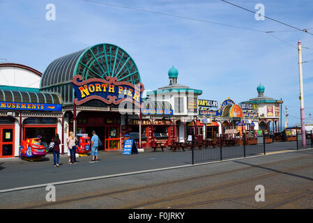 Eingang zum North Pier in Blackpool, Lancashire Stockfoto