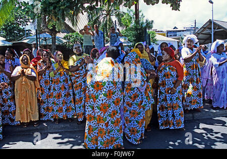 Dorfbewohner in Mamoudzou, Grande-Terre, Insel Mayotte, indischen Ozean feiert ihre Rückkehr aus dem Hadsch-Mekka Stockfoto